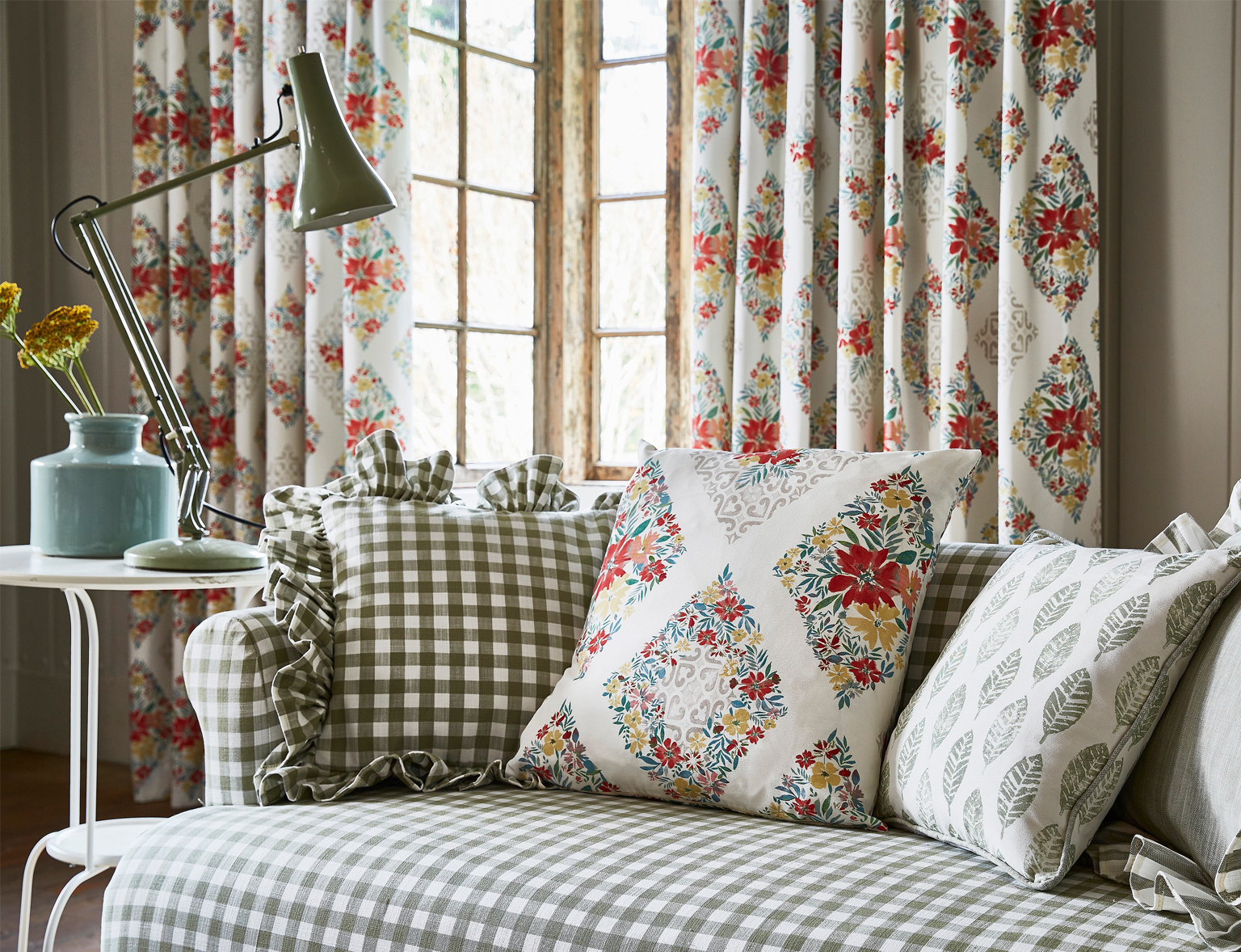 clitheroe-blinds-cushions-bed-runners-4