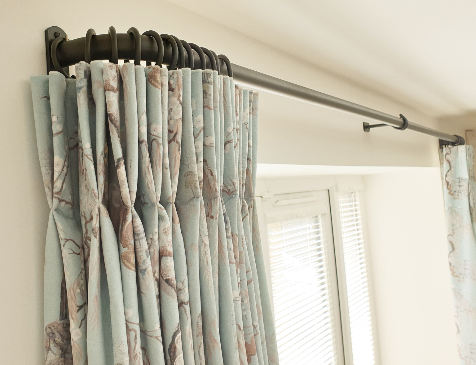 clitheroe-blinds-double-pinch-curtains-4