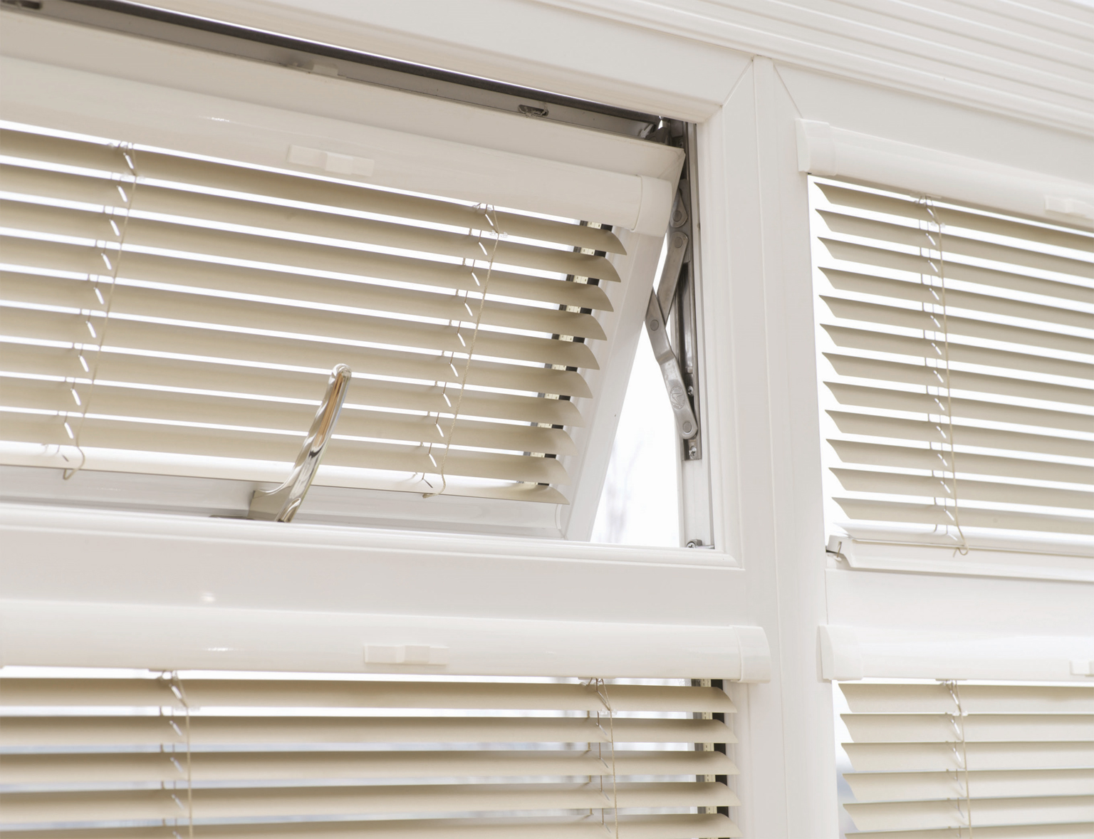 clitheroe-blinds-intu-venetian-blinds-3