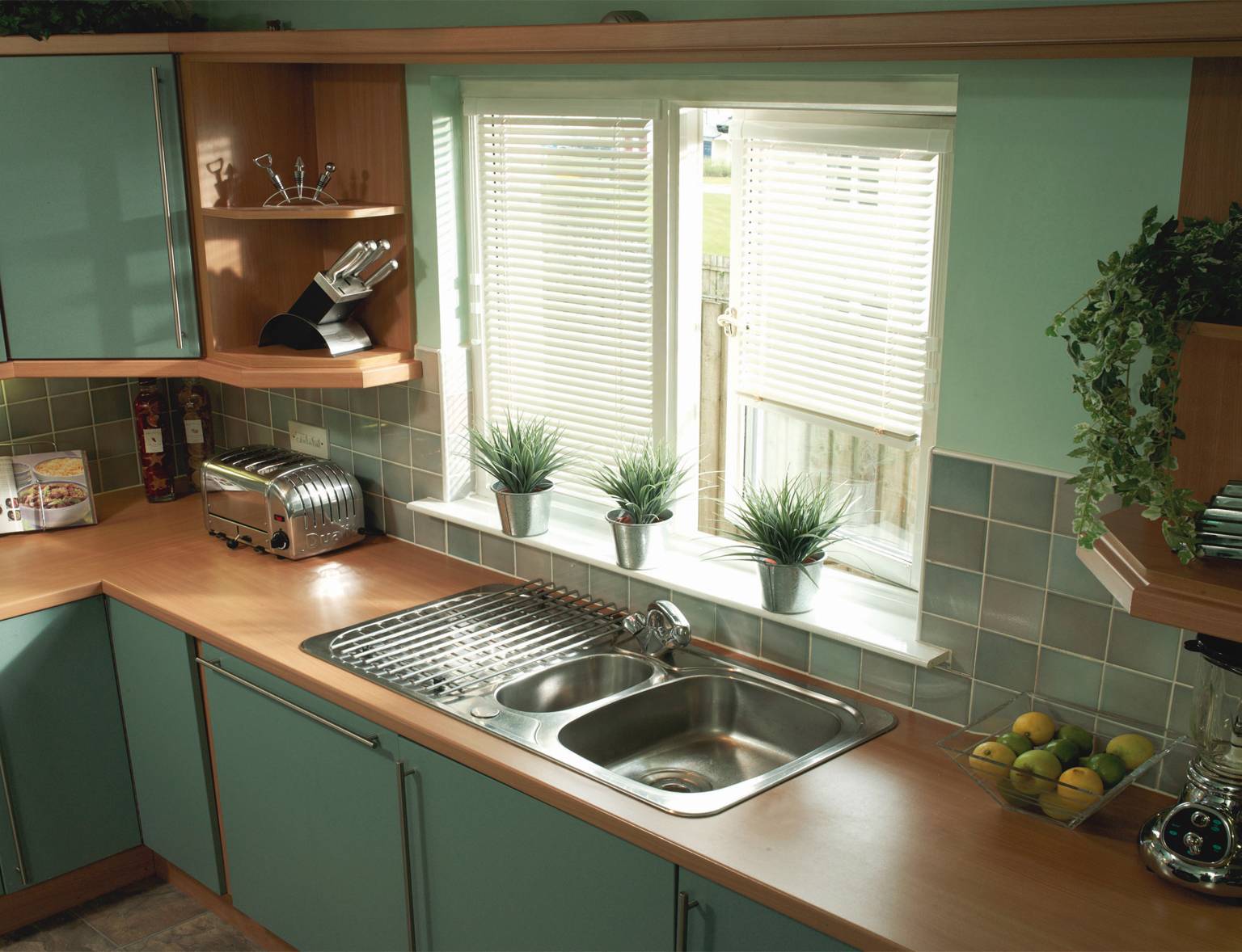 clitheroe-blinds-intu-venetian-blinds-1