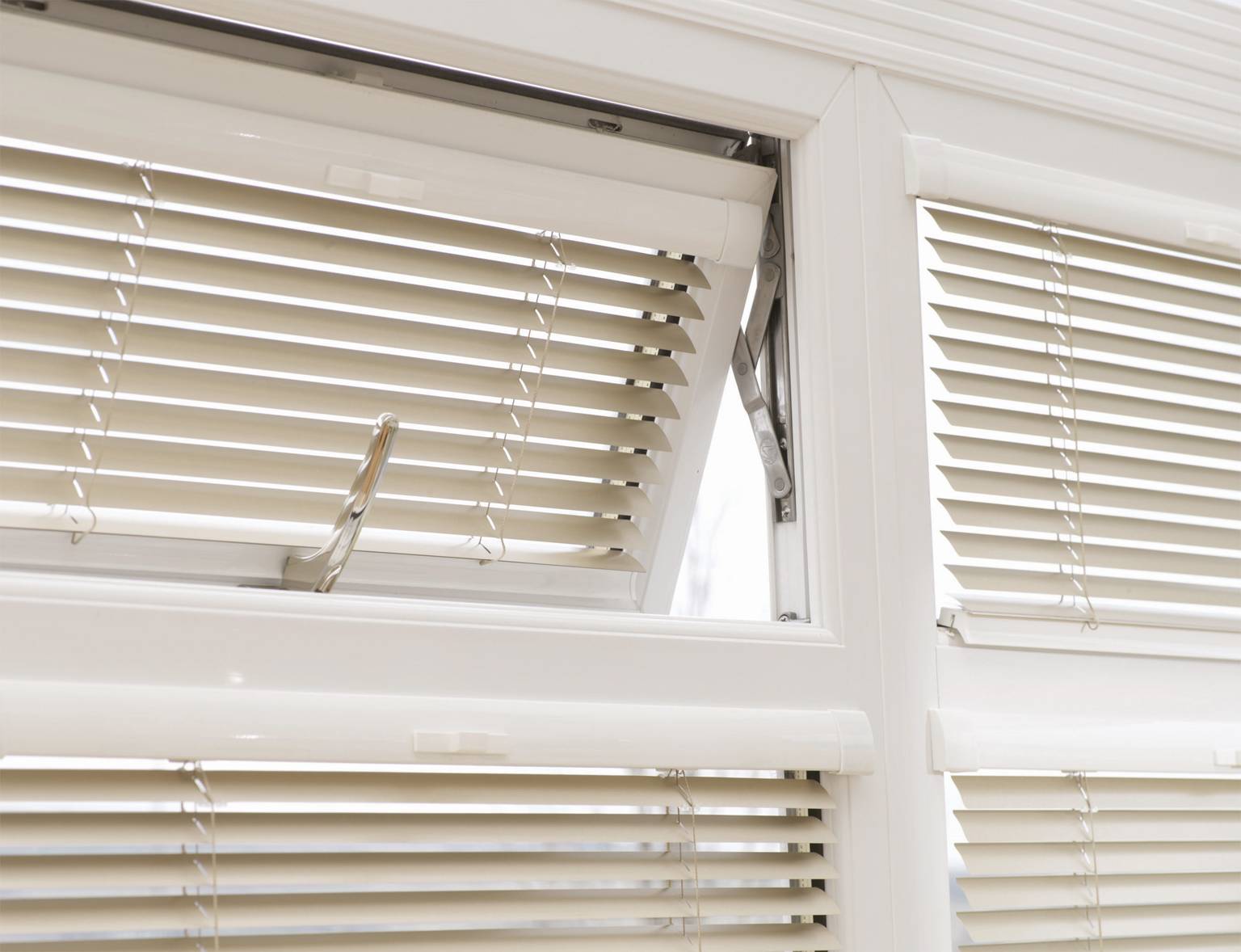 clitheroe-blinds-intu-venetian-blinds-3